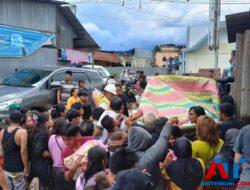 VDB Bagikan 1,5 Ton Beras untuk Korban Banjir di Makale