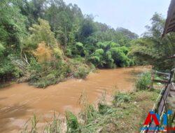 Sungai Tertimbun Material Longsor, Warga Jadi Langganan Banjir