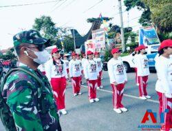 TNI- Polri Kerja Ekstra Atasi Kemacetan di Kota Makale Saat Perlombaan Gerak Jalan