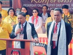 Ditemani Istri dan Anaknya, Ombas Mendaftar Ke KPU Sebagai Calon Bupati Toraja Utara