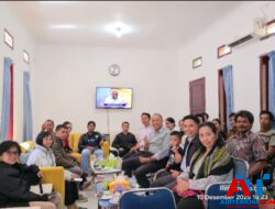 Victor Datuan Batara Berbagi bingkisan Natal untuk Gereja