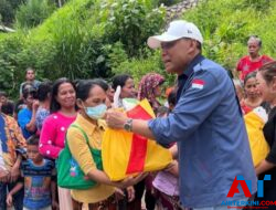 Moment Natal, Pimpinan PT Malea Bagi 1.000 Paket Sembako Secara Gratis Kepada Warga