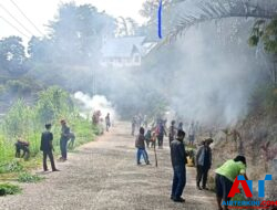 Beradaptasi Dengan Lingkungan, Mahasiswa KKN UKI Toraja Turut Serta Dalam Aksi Jumat Bersih